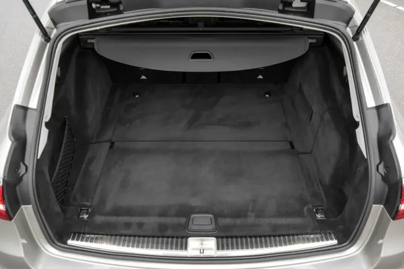 Mercedes-Benz E 220 din 2022 cu 79.664 km - oferta MER177490 - foto 14