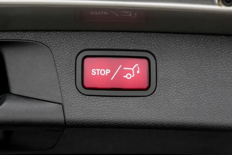 Mercedes-Benz E 220 din 2022 cu 79.664 km - oferta MER177490 - foto 15