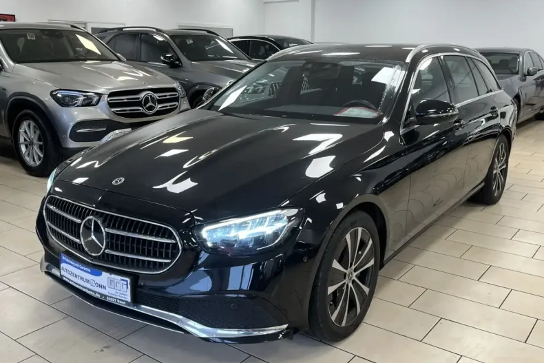 Mercedes-Benz E 300 din 2021 cu 99.987 km - oferta MER177501 - foto 1