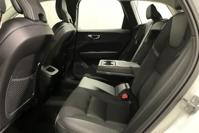 Volvo XC60 din 2020 cu 157.024 km - oferta VOL177574 - foto 11