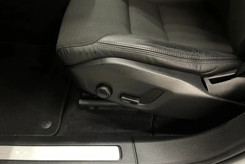 Volvo XC60 din 2020 cu 157.024 km - oferta VOL177574 - foto 22