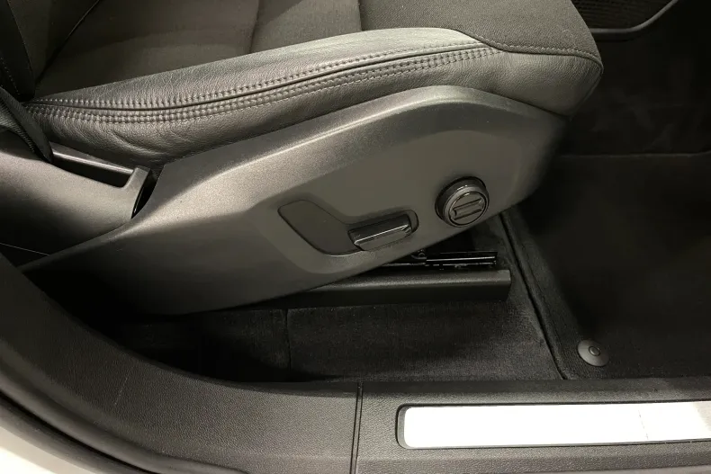 Volvo XC60 din 2020 cu 157.024 km - oferta VOL177574 - foto 23