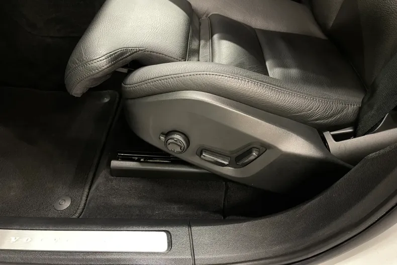 Volvo XC60 din 2022 cu 118.814 km - oferta VOL177576 - foto 20