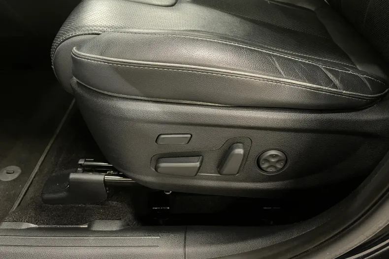 Hyundai SANTA FE din 2021 cu 105.593 km - oferta HYU177594 - foto 29