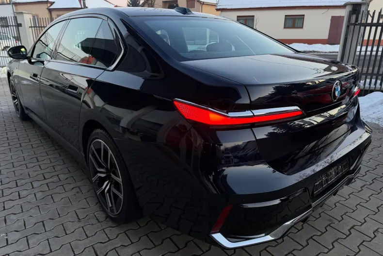 BMW Seria 7 din 2024 cu 29.271 km - oferta BMW177618 - foto 3