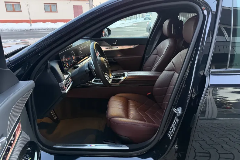 BMW Seria 7 din 2024 cu 29.271 km - oferta BMW177618 - foto 18