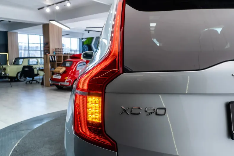 Volvo XC90 din 2020 cu 83.084 km - oferta VOL177636 - foto 16