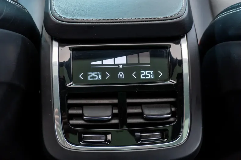 Volvo XC90 din 2020 cu 83.084 km - oferta VOL177636 - foto 22