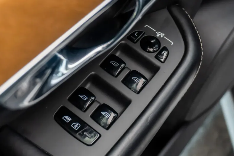 Volvo XC90 din 2020 cu 83.084 km - oferta VOL177636 - foto 24