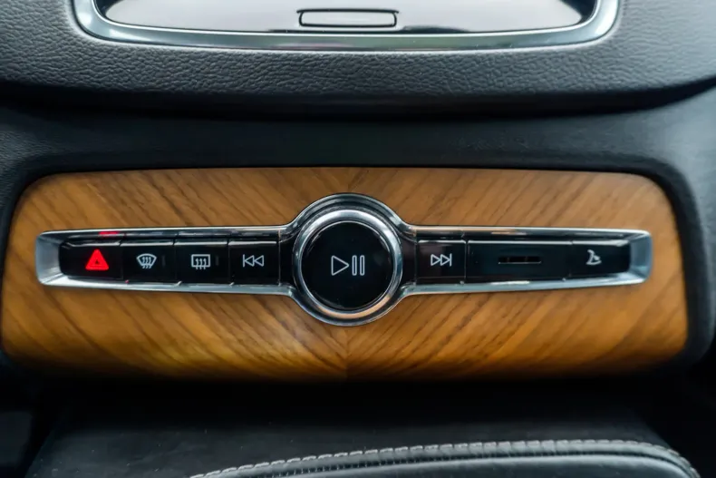 Volvo XC90 din 2020 cu 83.084 km - oferta VOL177636 - foto 30