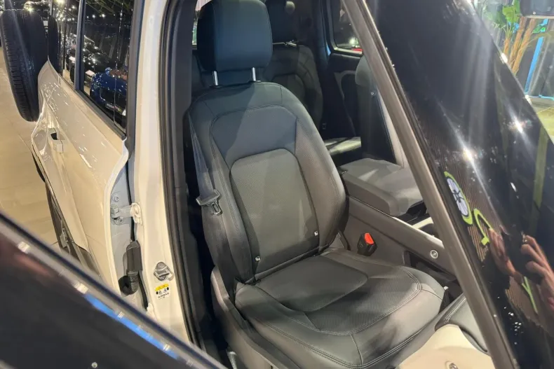 Land Rover Defender din 2024 cu 27.500 km - oferta LAN177643 - foto 23