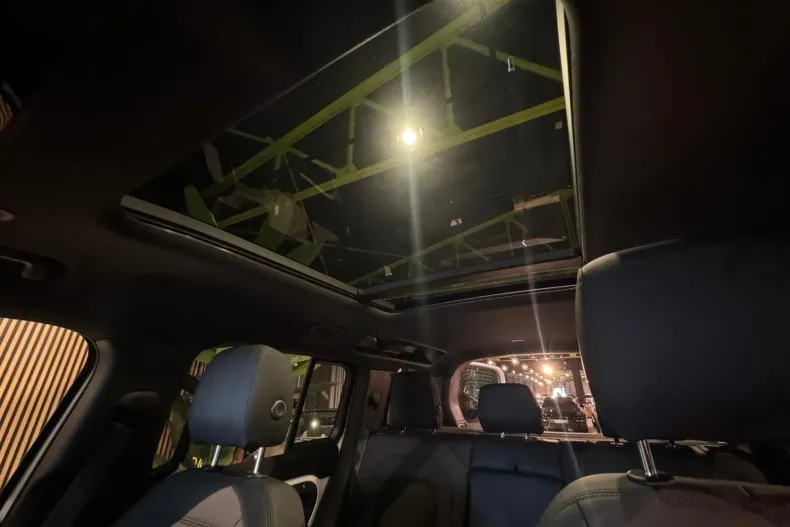 Land Rover Defender din 2024 cu 27.500 km - oferta LAN177643 - foto 25