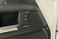 Land Rover Defender din 2024 cu 27.500 km - oferta LAN177643 - foto 30