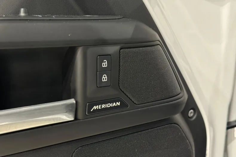 Land Rover Defender din 2024 cu 27.500 km - oferta LAN177643 - foto 30