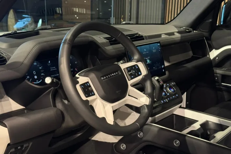 Land Rover Defender din 2024 cu 27.500 km - oferta LAN177643 - foto 35