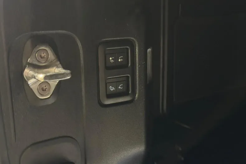 Land Rover Defender din 2024 cu 27.500 km - oferta LAN177643 - foto 38