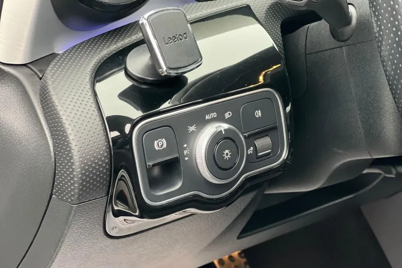 Mercedes-Benz CLA (Clasa CLA) din 2023 cu 105.000 km - oferta MER177647 - foto 12