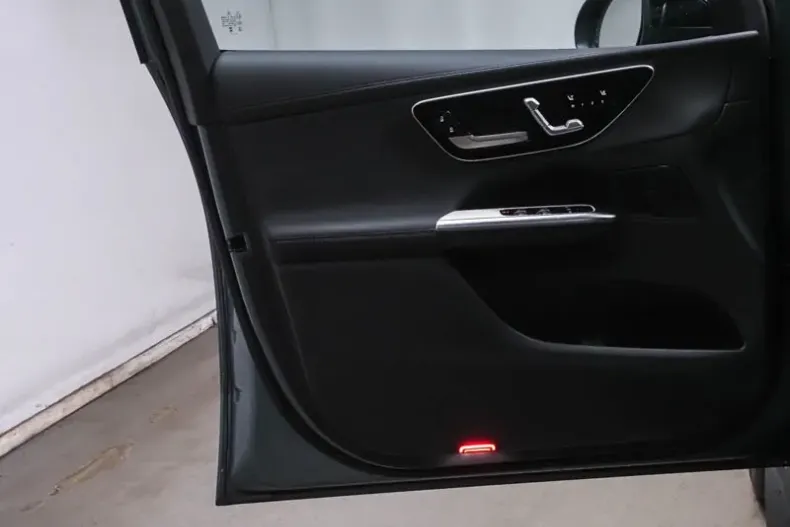 Mercedes-Benz GLC din 2025 cu 9.800 km - oferta MER177668 - foto 8