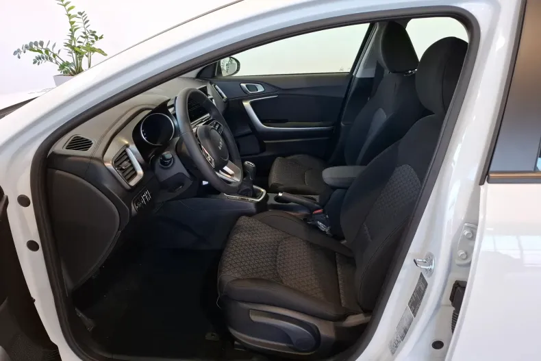 Kia Ceed din 2024 cu 6 km - oferta KIA177672 - foto 11