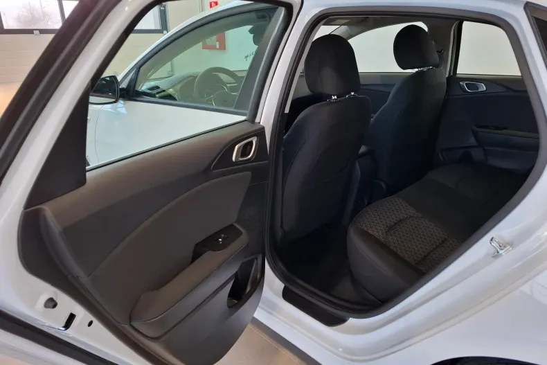 Kia Ceed din 2024 cu 6 km - oferta KIA177672 - foto 23