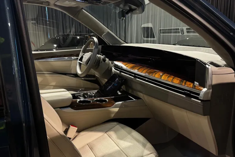 Cadillac Escalade din 2025 cu 40 km - oferta CAD177695 - foto 14