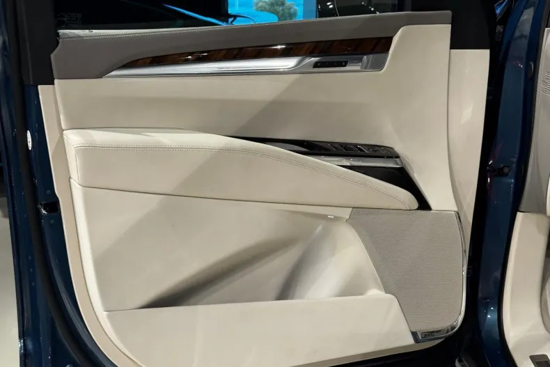 Cadillac Escalade din 2025 cu 40 km - oferta CAD177695 - foto 18