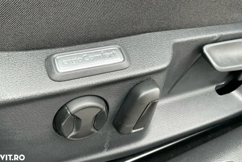 Volkswagen Passat din 2021 cu 64.634 km - oferta VOL177717 - foto 27