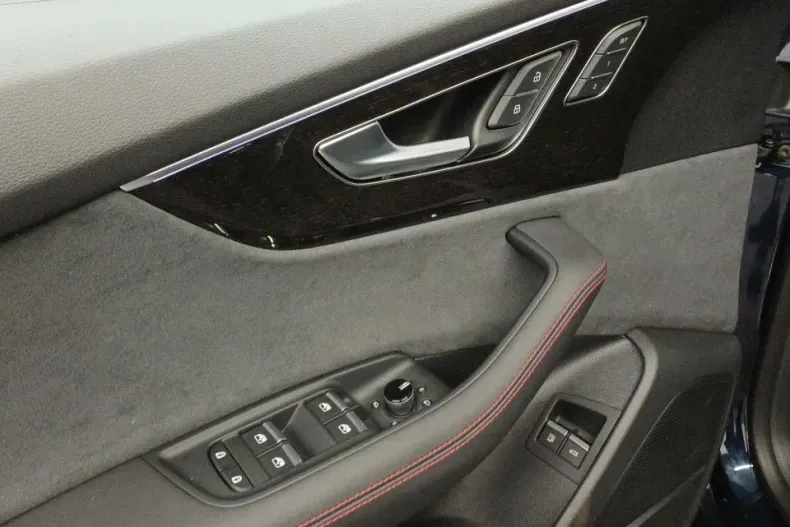 Audi Q8 din 2025 cu 2.000 km - oferta AUD177720 - foto 20