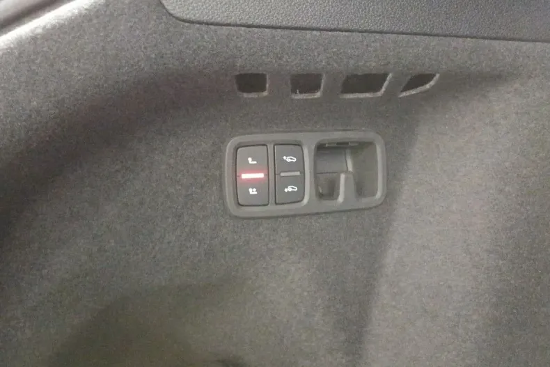 Audi Q8 din 2025 cu 2.000 km - oferta AUD177720 - foto 24