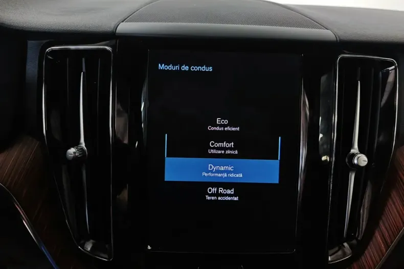 Volvo XC60 din 2020 cu 97.035 km - oferta VOL177738 - foto 11