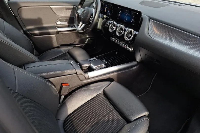 Mercedes-Benz GLA din 2021 cu 49.355 km - oferta MER177779 - foto 12