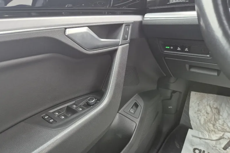 Volkswagen Touareg din 2021 cu 145.830 km - oferta VOL177791 - foto 16