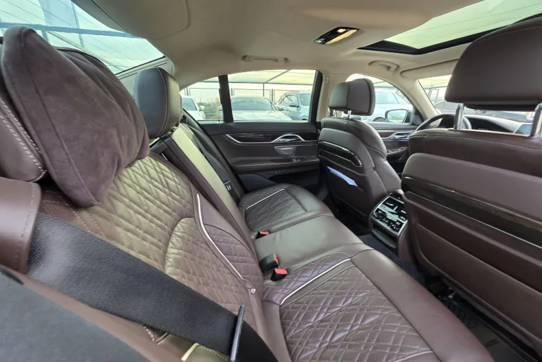 BMW Seria 7 din 2022 cu 80.247 km - oferta BMW177801 - foto 22