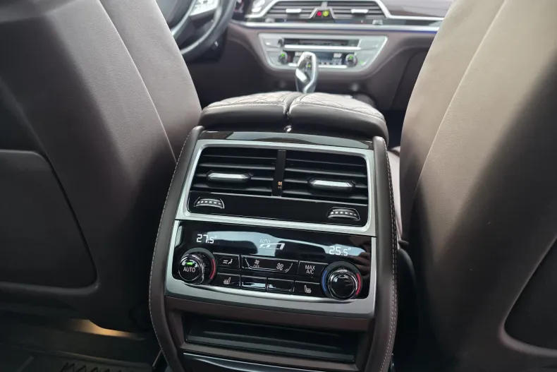 BMW Seria 7 din 2022 cu 80.247 km - oferta BMW177801 - foto 23