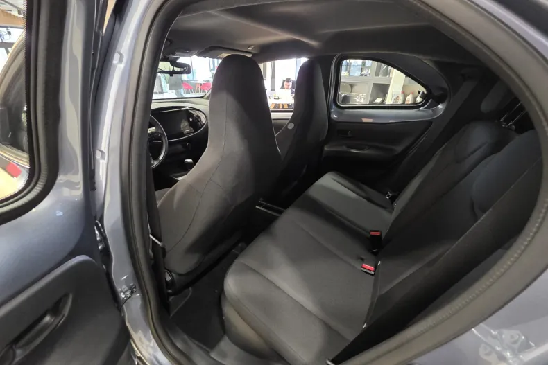 Toyota Aygo (X) din 2025 cu 10 km - oferta TOY177803 - foto 13