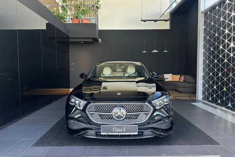 Mercedes-Benz E din 2025 cu 5 km - oferta MER177838 - foto 1