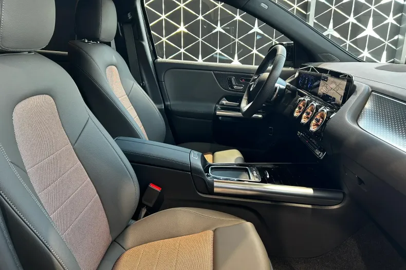 Mercedes-Benz EQA din 2025 cu 4.000 km - oferta MER177847 - foto 13