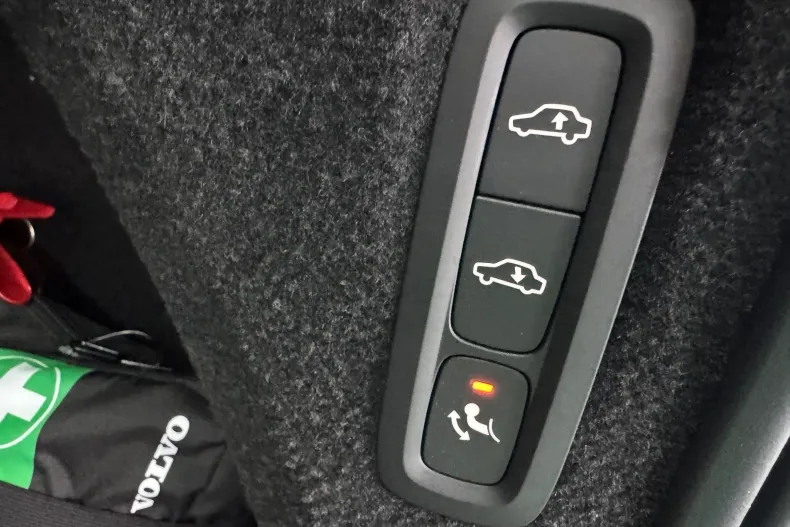 Volvo XC90 din 2020 cu 104.782 km - oferta VOL177861 - foto 13