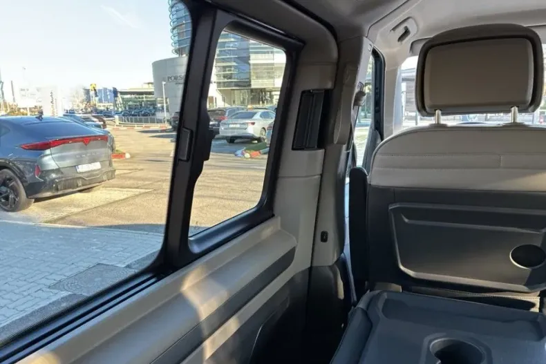 Volkswagen Multivan din 2025 cu 5.000 km - oferta VOL177867 - foto 8