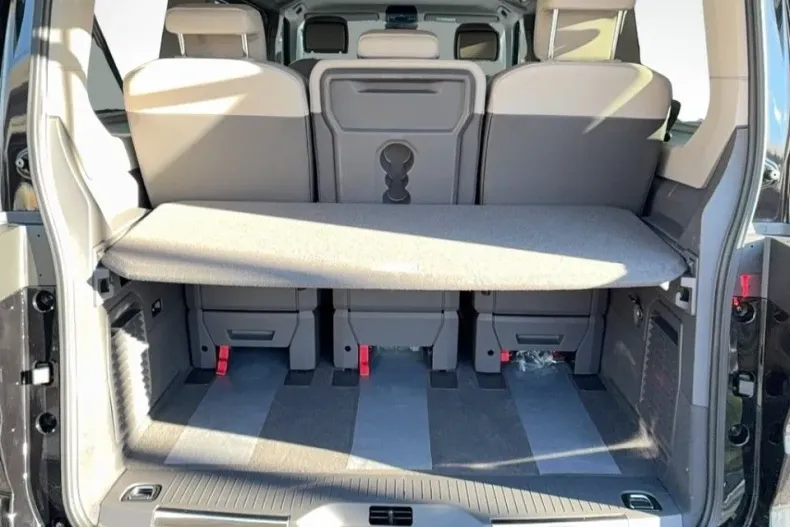 Volkswagen Multivan din 2025 cu 5.000 km - oferta VOL177867 - foto 24