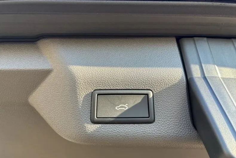 Volkswagen Multivan din 2025 cu 5.000 km - oferta VOL177867 - foto 25