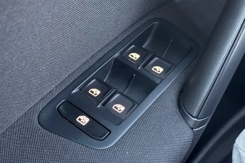 Volkswagen Golf din 2020 cu 40.000 km - oferta VOL177939 - foto 25