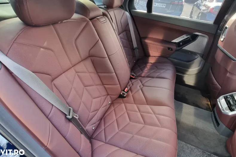 BMW Seria 7 din 2024 cu 20.090 km - oferta BMW177972 - foto 11