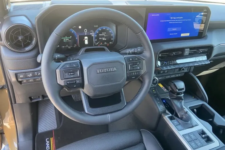 Toyota Land Cruiser 250 din 2025 cu 5.400 km - oferta TOY177983 - foto 6