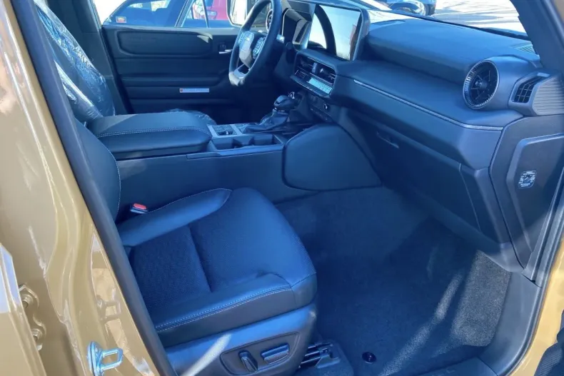 Toyota Land Cruiser 250 din 2025 cu 5.400 km - oferta TOY177983 - foto 10