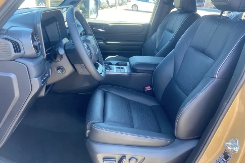 Toyota Land Cruiser 250 din 2025 cu 5.400 km - oferta TOY177983 - foto 11