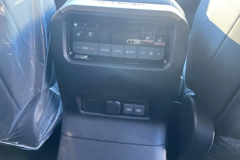 Toyota Land Cruiser 250 din 2025 cu 5.400 km - oferta TOY177983 - foto 15