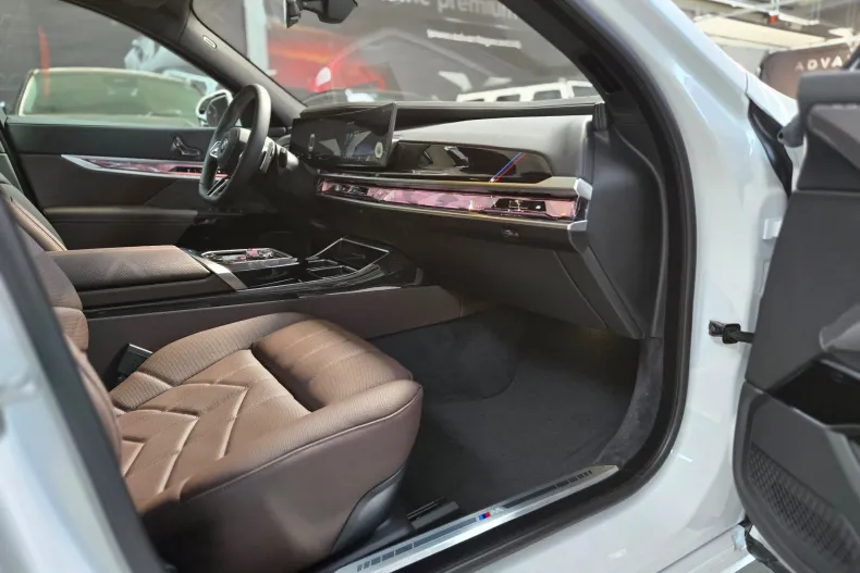 BMW Seria 7 din 2025 cu 13 km - oferta BMW178009 - foto 8