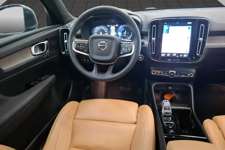 Volvo XC40 din 2021 cu 39.594 km - oferta VOL178016 - foto 2