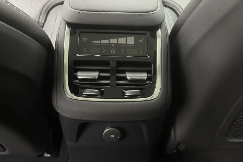 Volvo XC90 din 2024 cu 1 km - oferta VOL178032 - foto 19